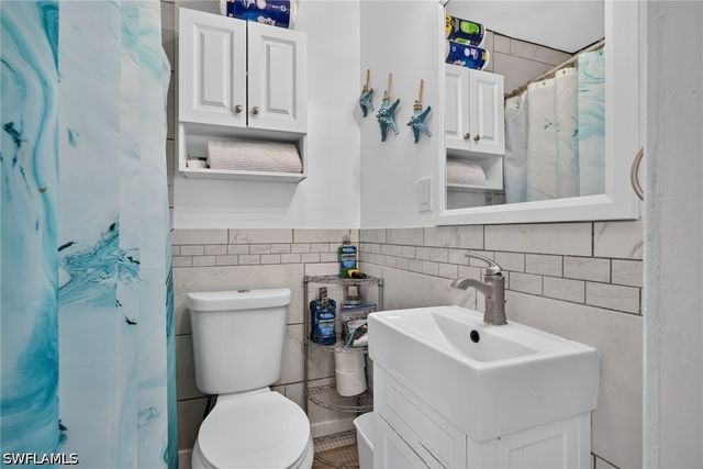 71 Mango ST, Fort Myers Beach, FL 33931