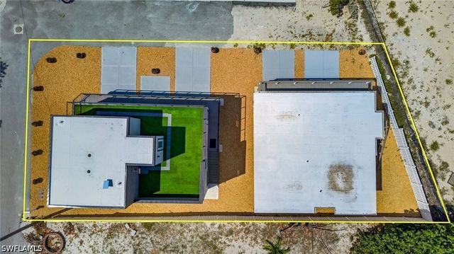 71 Mango ST, Fort Myers Beach, FL 33931