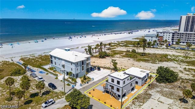71 Mango ST, Fort Myers Beach, FL 33931