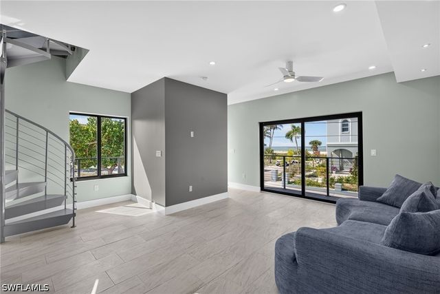 71 Mango ST, Fort Myers Beach, FL 33931