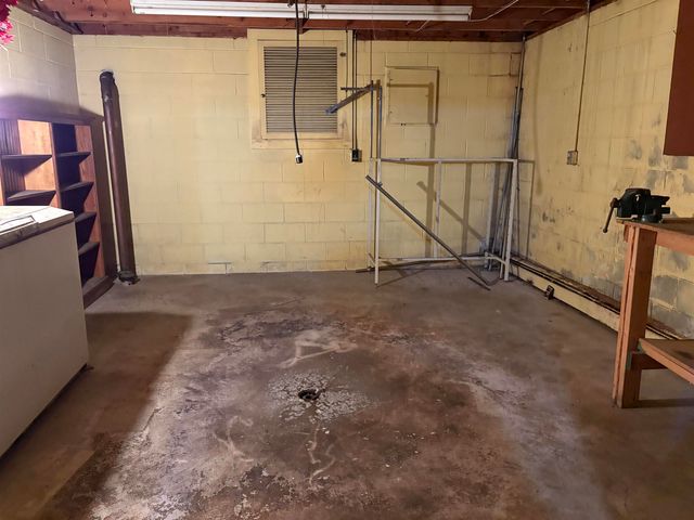 1402 Woodslea Street, Flint, MI 48507