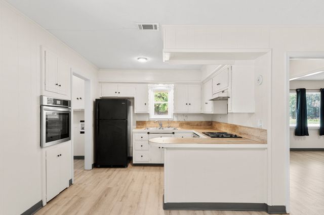6204 Sayle Street, Greenville, TX 75402