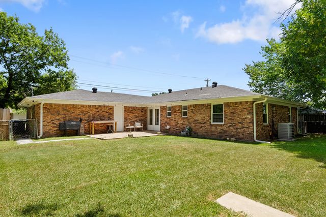6204 Sayle Street, Greenville, TX 75402