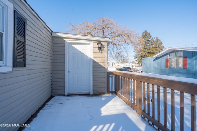 1 Bayshore Mobile Mnr, Hazlet, NJ 07730