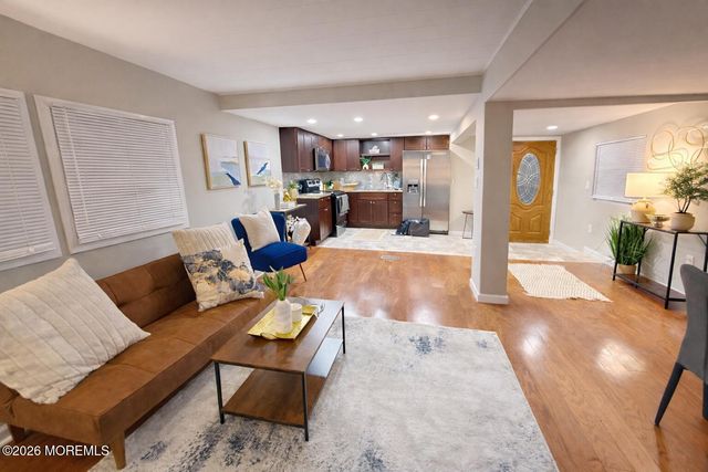 1 Bayshore Mobile Mnr, Hazlet, NJ 07730