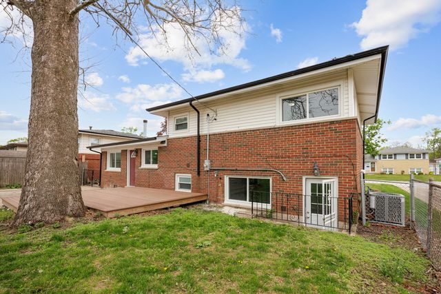 90 Peyton Drive, Chicago Heights, IL 60411