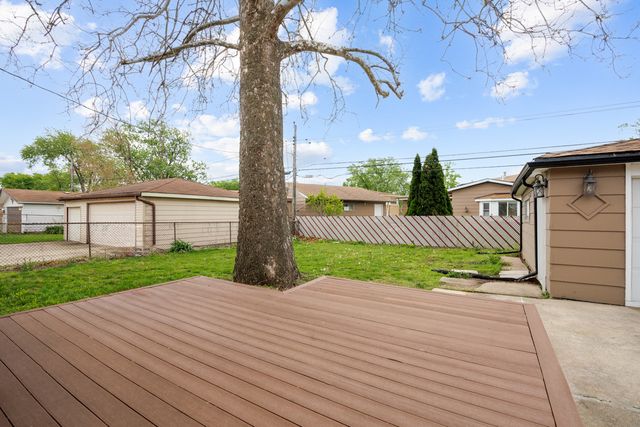 90 Peyton Drive, Chicago Heights, IL 60411