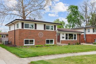 90 Peyton Drive, Chicago Heights, IL 60411