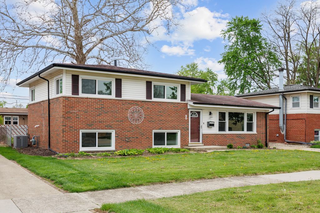 90 Peyton Drive, Chicago Heights, IL 60411