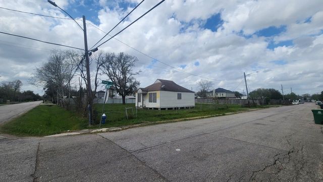 5802 Brookfield Drive, Houston, TX 77085