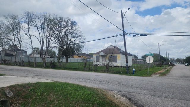 5802 Brookfield Drive, Houston, TX 77085