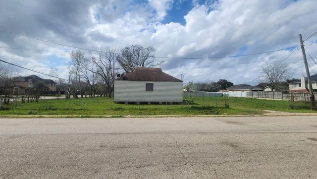 5802 Brookfield Drive, Houston, TX 77085