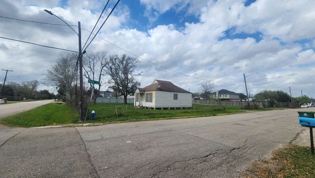 5802 Brookfield Drive, Houston, TX 77085