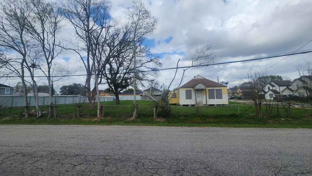 5802 Brookfield Drive, Houston, TX 77085