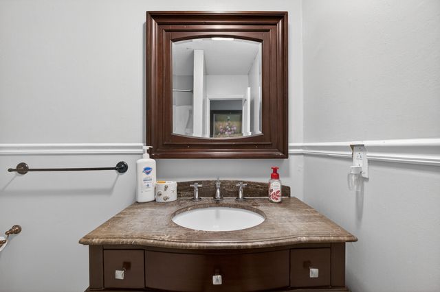 1004 N Hovis Street, Mountain Grove, MO 65711