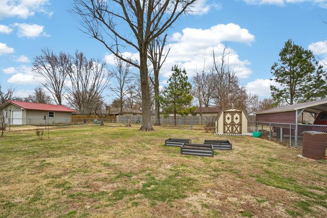 1004 N Hovis Street, Mountain Grove, MO 65711