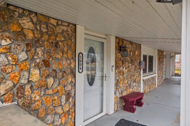 1004 N Hovis Street, Mountain Grove, MO 65711