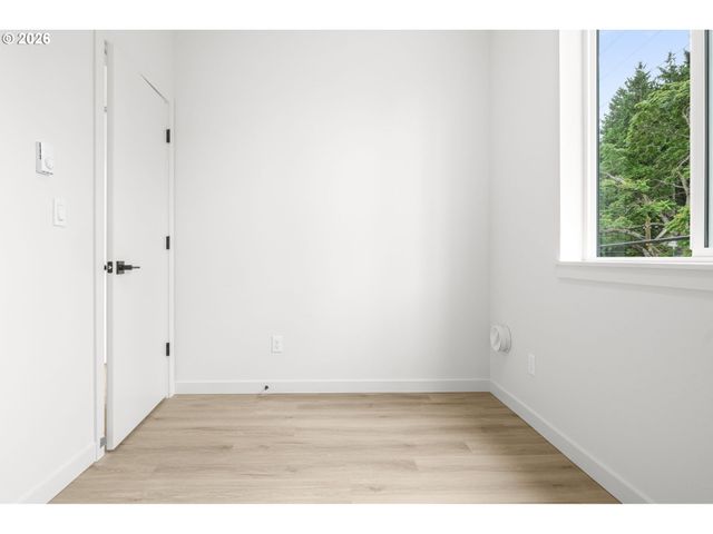 4690 N CONGRESS Ave, Portland, OR 97217