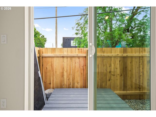 4690 N CONGRESS Ave, Portland, OR 97217