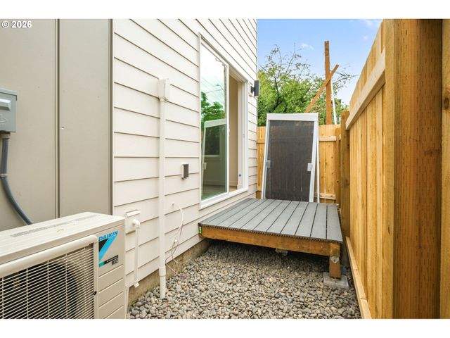 4690 N CONGRESS Ave, Portland, OR 97217
