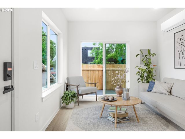 4690 N CONGRESS Ave, Portland, OR 97217