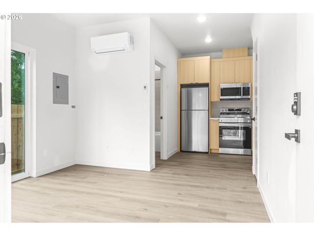 4690 N CONGRESS Ave, Portland, OR 97217