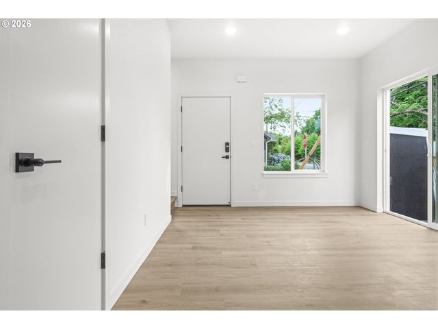 4690 N CONGRESS Ave, Portland, OR 97217