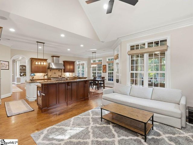 801 Brixton Circle, Simpsonville, SC 29681