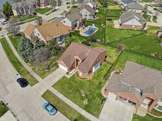 22261 Woodlake Drive, Macomb Twp, MI 48044
