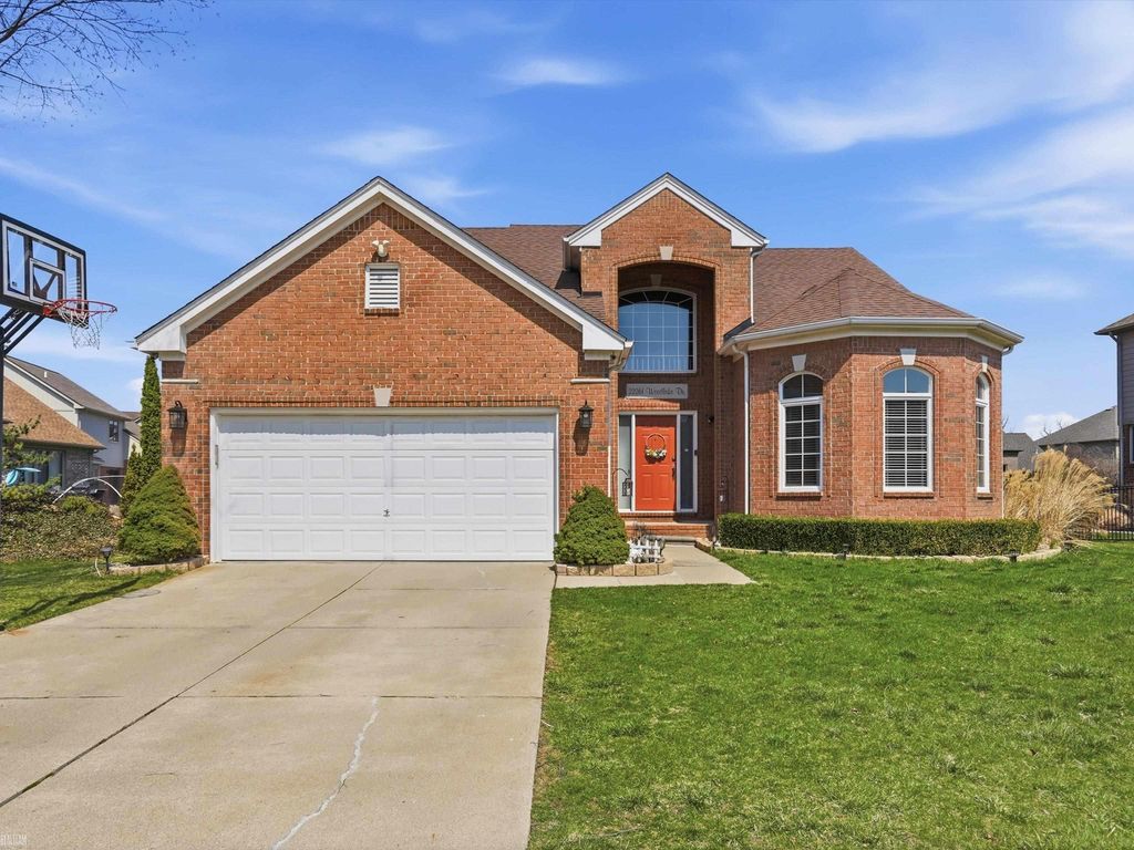 22261 Woodlake Drive, Macomb Twp, MI 48044
