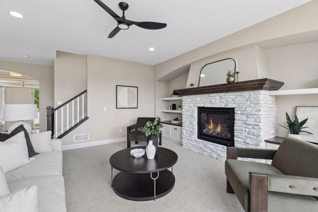 9080 Princeton Circle, Woodbury, MN 55125