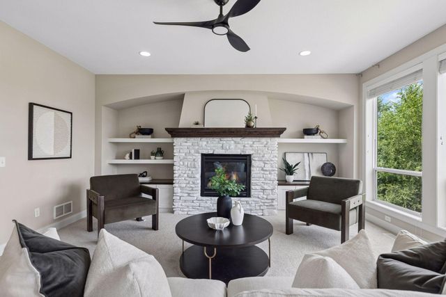 9080 Princeton Circle, Woodbury, MN 55125
