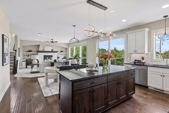 9080 Princeton Circle, Woodbury, MN 55125