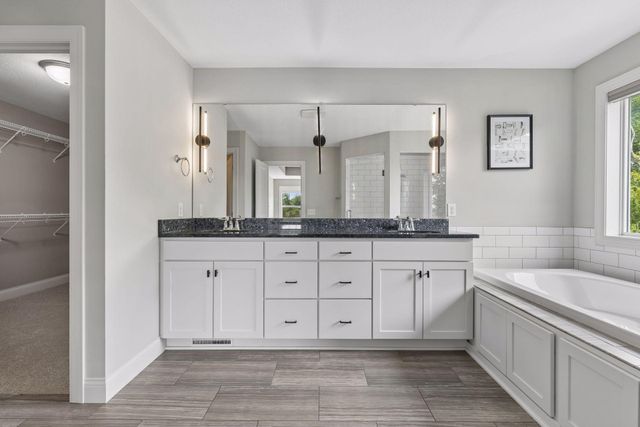 9080 Princeton Circle, Woodbury, MN 55125