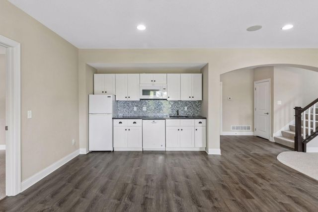 9080 Princeton Circle, Woodbury, MN 55125