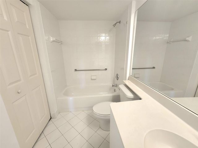 7751 Southampton Terrace 213, Tamarac, FL 33321