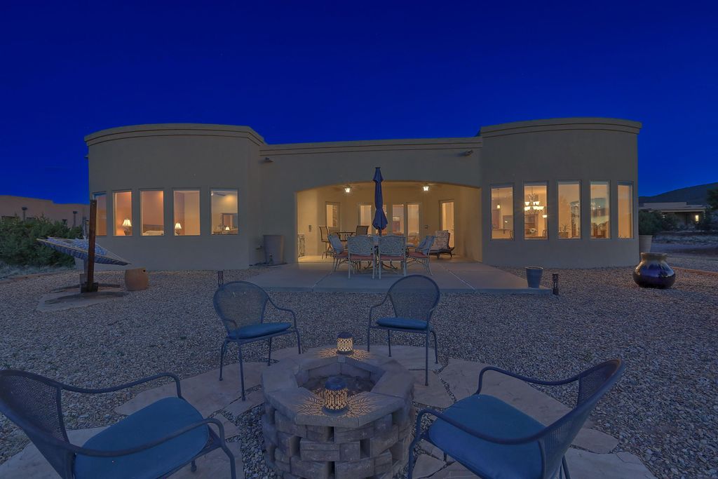 255 DIAMOND TAIL Road, Placitas, NM 87043