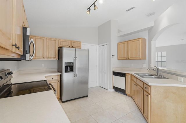 38 VANNA COURT, Orlando, FL 32807