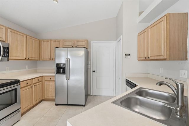 38 VANNA COURT, Orlando, FL 32807