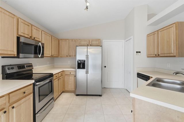 38 VANNA COURT, Orlando, FL 32807