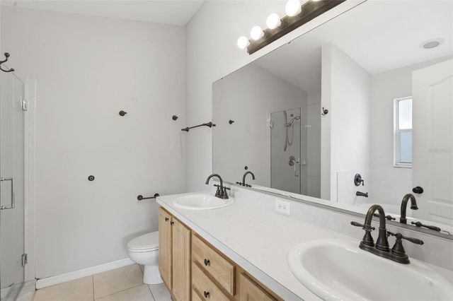 38 VANNA COURT, Orlando, FL 32807