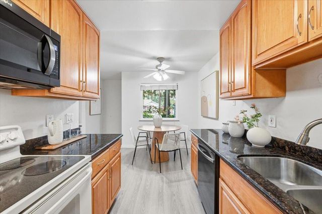 723 Sierra Vista Avenue 2, Mountain View, CA 94043