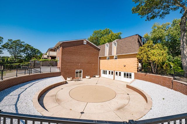 21 Glen Hollow Drive G30, Holtsville, NY 11742