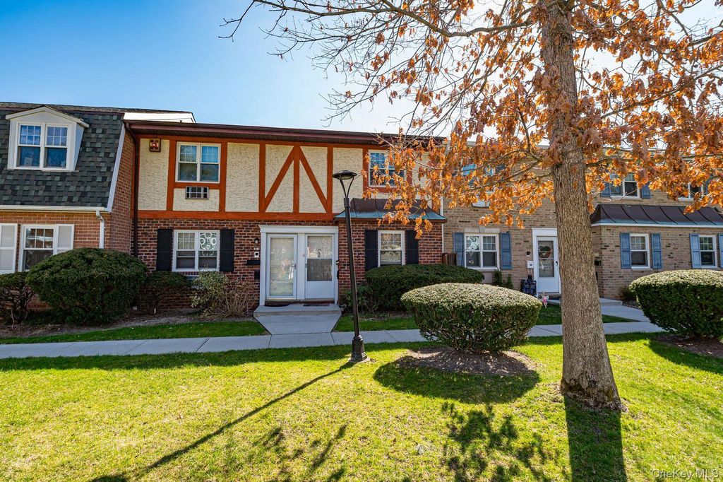 21 Glen Hollow Drive G30, Holtsville, NY 11742