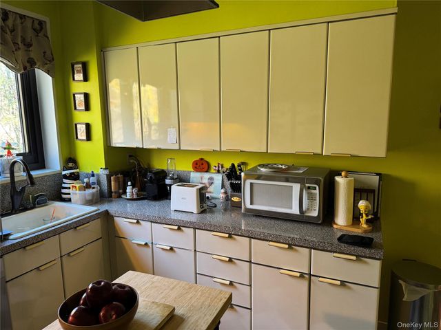 1101 Midland Avenue 402, Bronxville, NY 10708