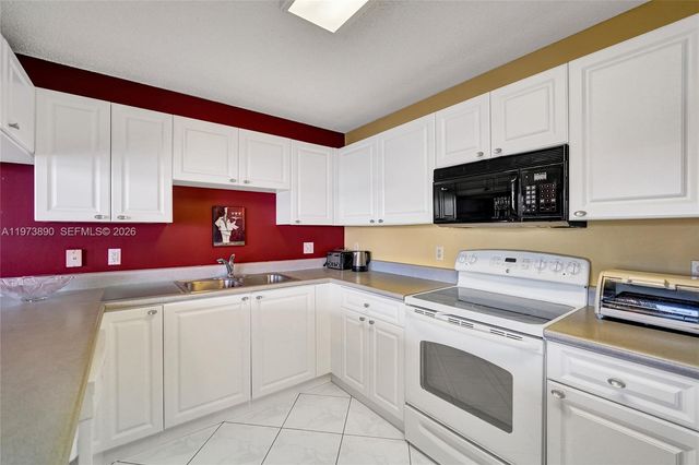 17700 N Bay Rd 805, Sunny Isles Beach, FL 33160