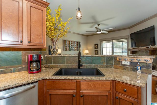 504 Riverhaven Pl Unit 504, Hoover, AL 35244