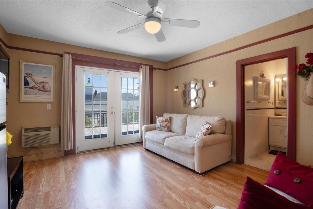 52 Main Street 6, Westhampton Beach, NY 11978
