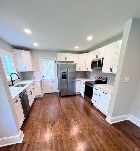 198 Woodbridge Lane, Spout Spring, VA 24593