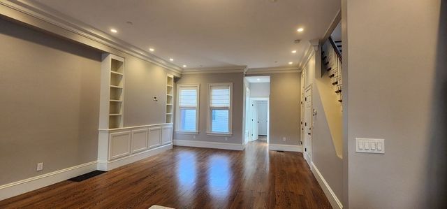 118 F, Boston, MA 02127
